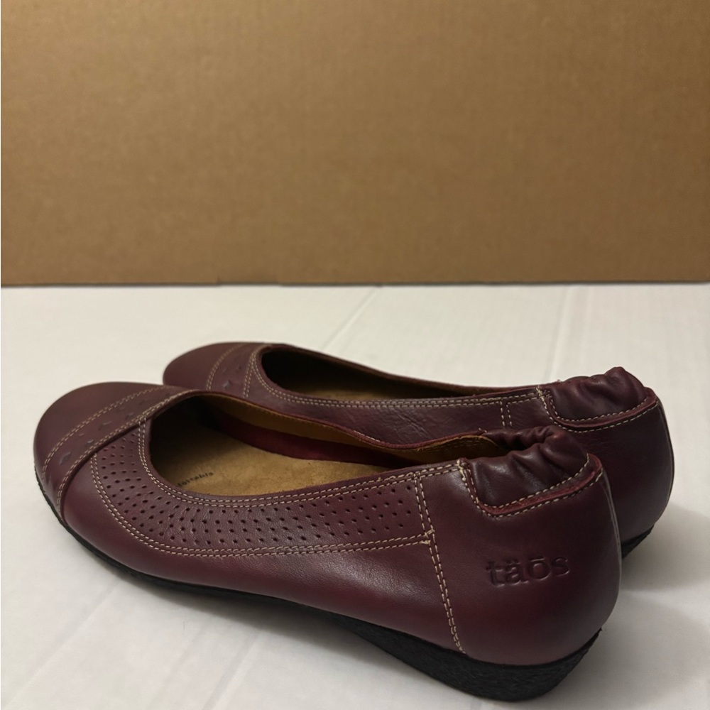 Taos Sleek Comfort Leather Flats size 8-8.5 Classic Comfy burgundy - Picture 3 of 8